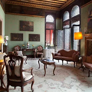 בית הארחה Palazzetto Pisani Grand Canal