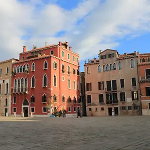 fenice-apartments-in-venice.hotelslidodijesolo.com/