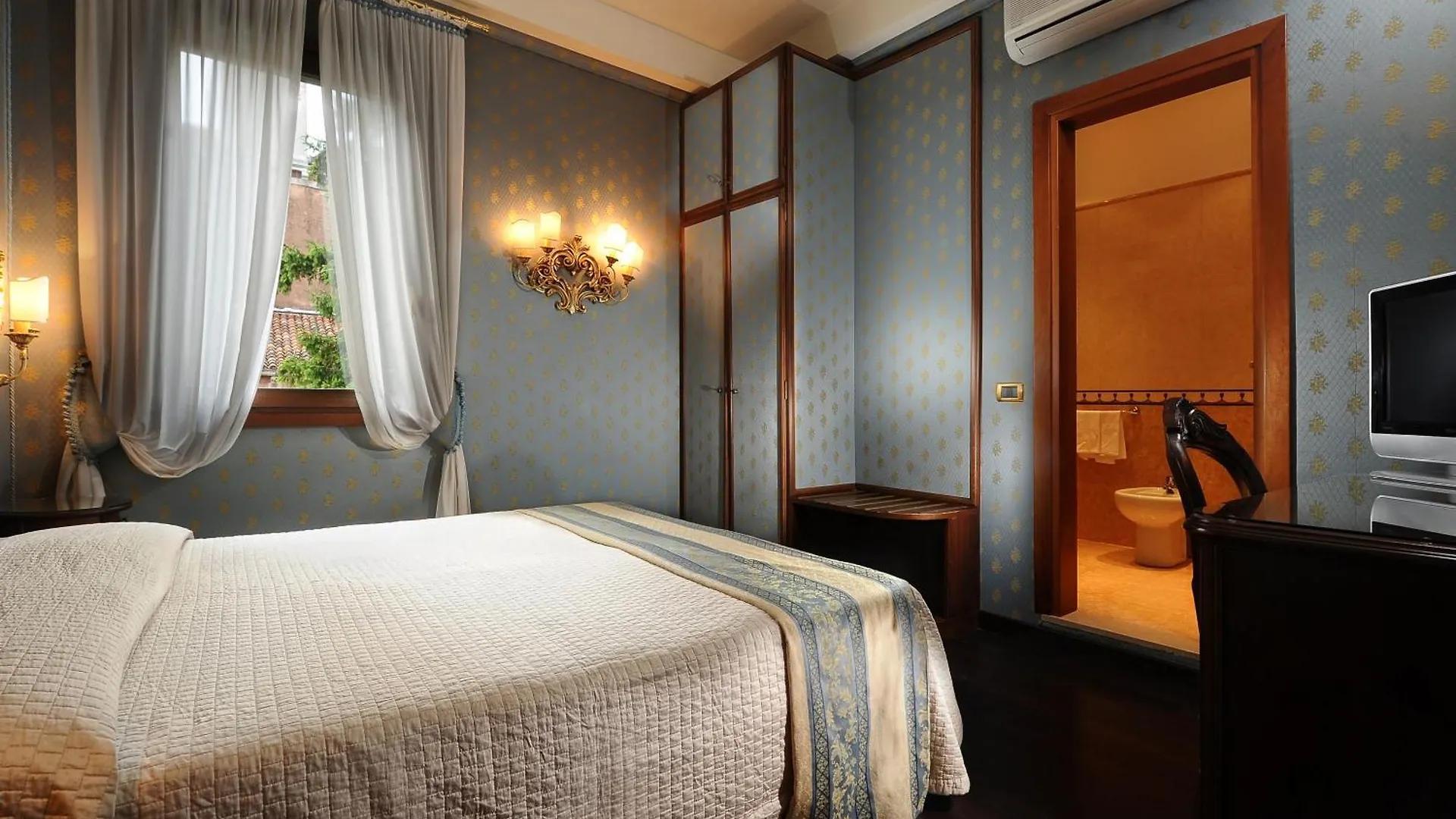 Hotel Abbazia Venecia 3*,  Italia